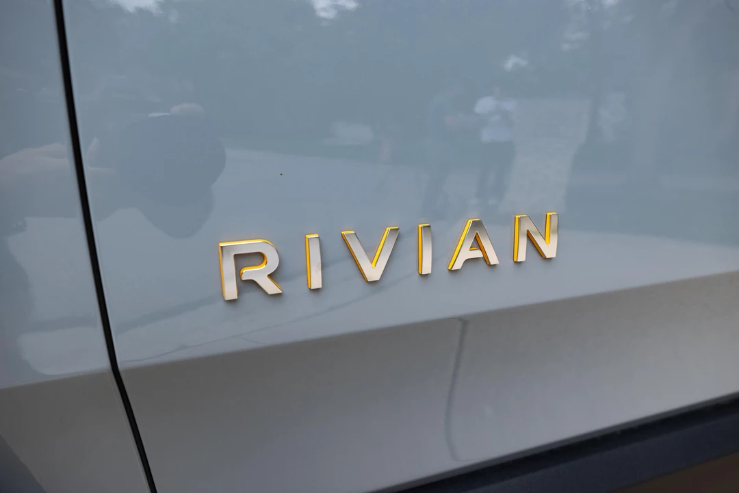 2022 Rivian R1T - Image 15 of 31