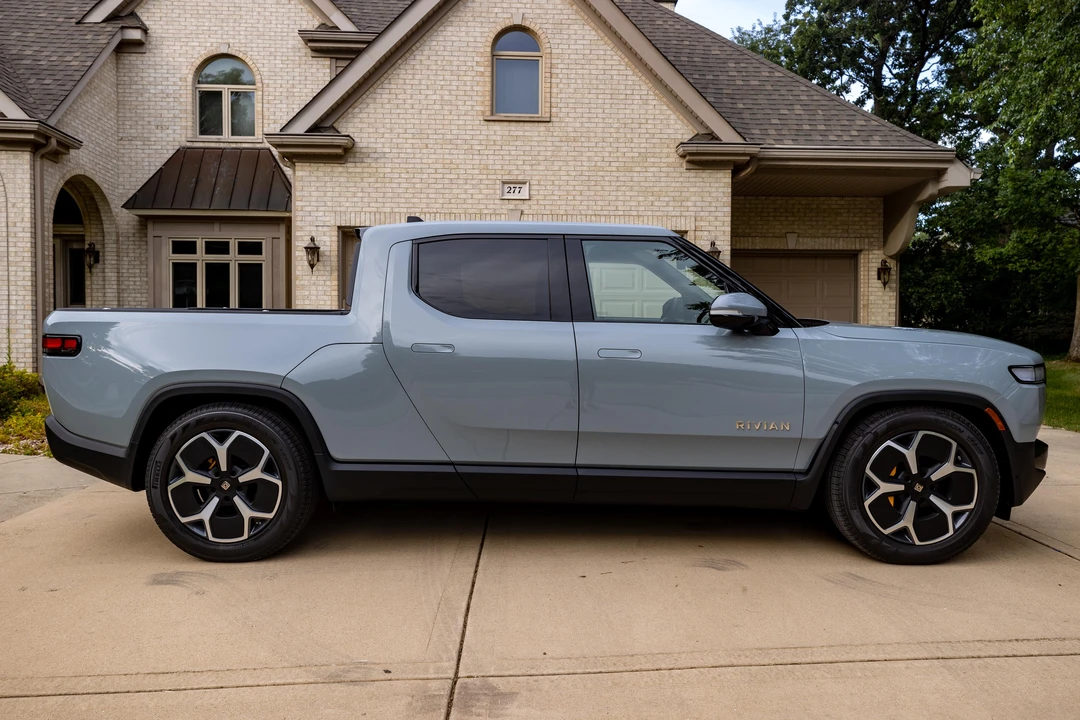 2022 Rivian R1T - Image 10 of 31
