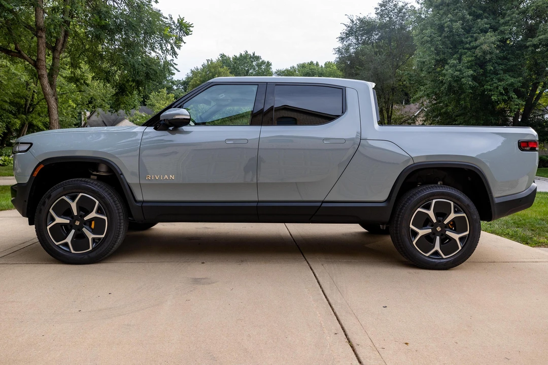 2022 Rivian R1T - Image 3 of 31