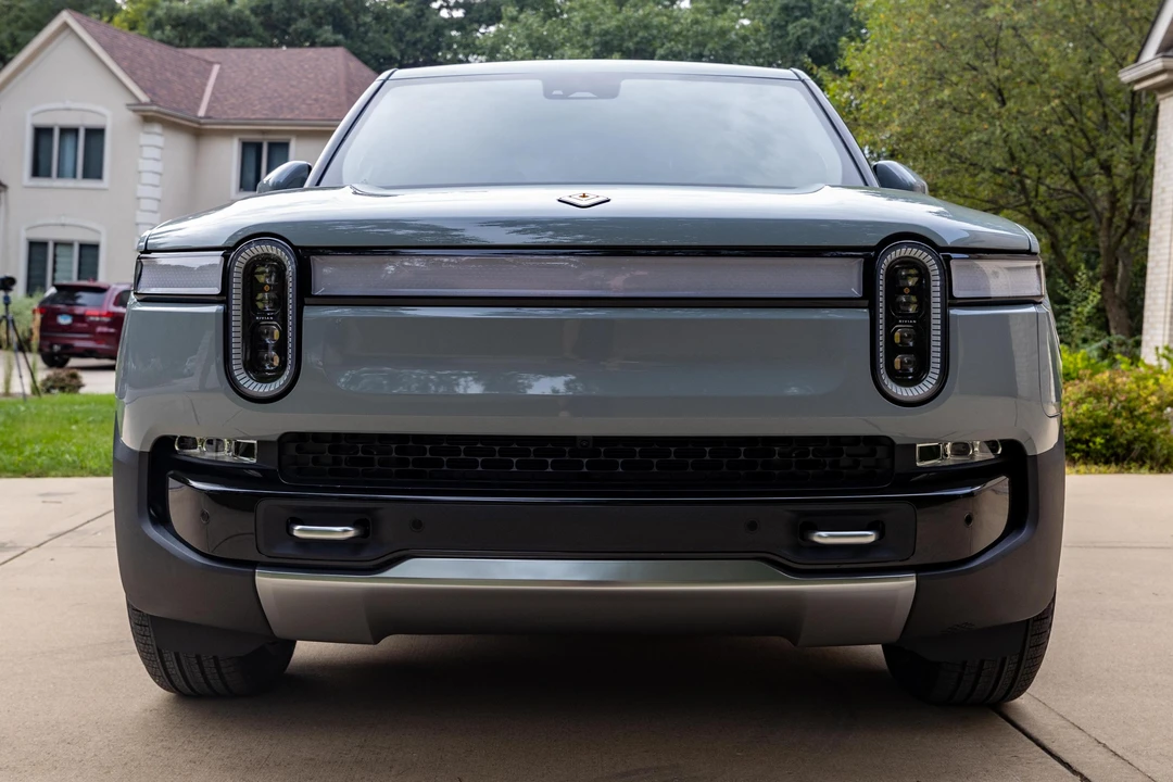 2022 Rivian R1T - Image 2 of 31