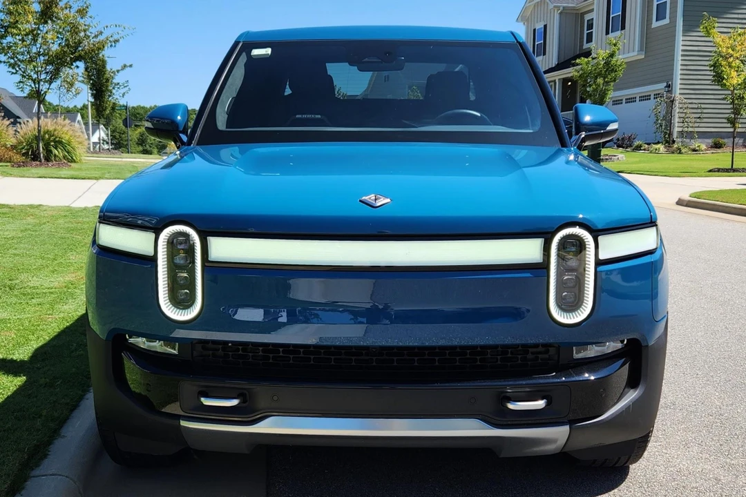 2022 Rivian R1T - Image 2 of 31