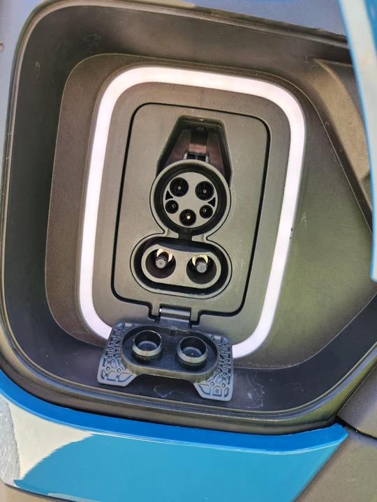 2022 Rivian R1T - Image 14 of 31