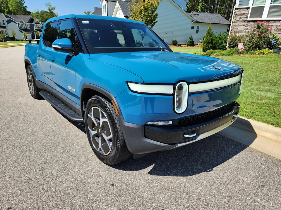 2022 Rivian R1T - Image 11 of 31