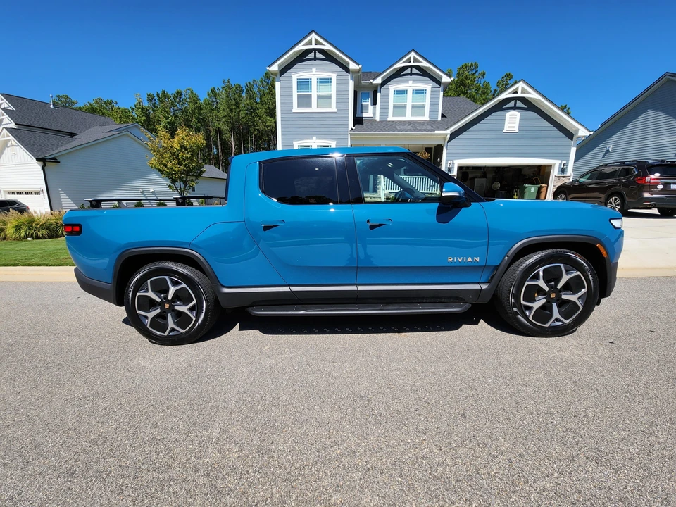 2022 Rivian R1T - Image 10 of 31