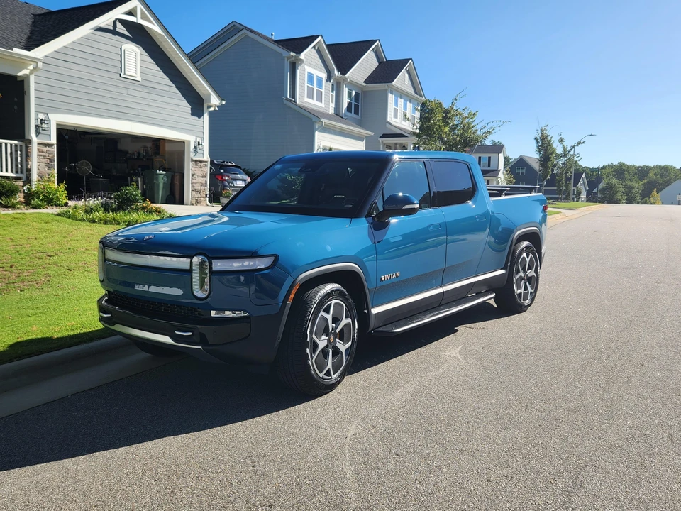 2022 Rivian R1T - Image 7 of 31