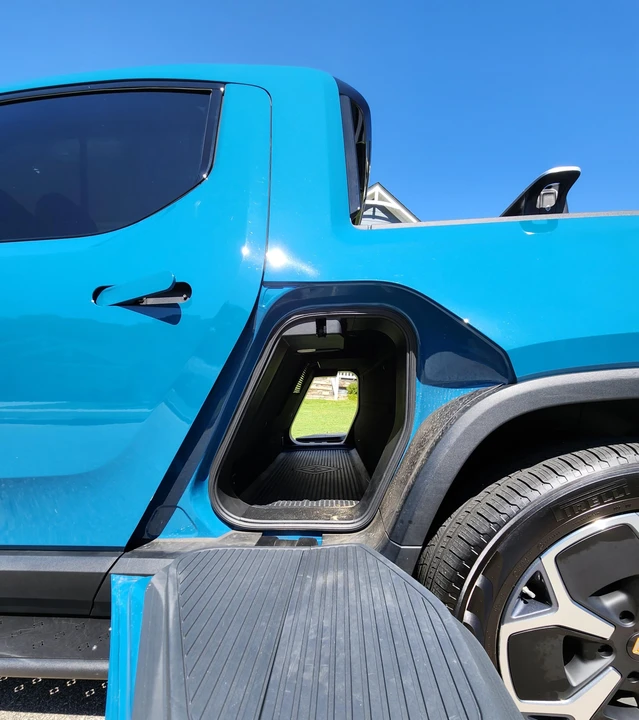 2022 Rivian R1T - Image 16 of 31