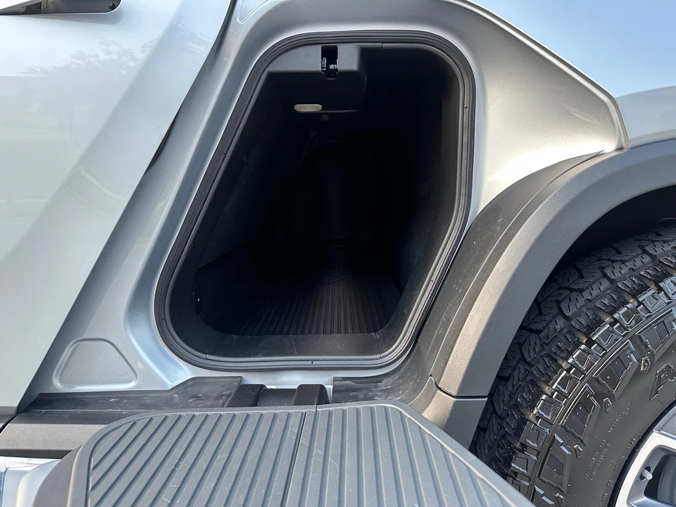 2022 Rivian R1T - Image 28 of 31
