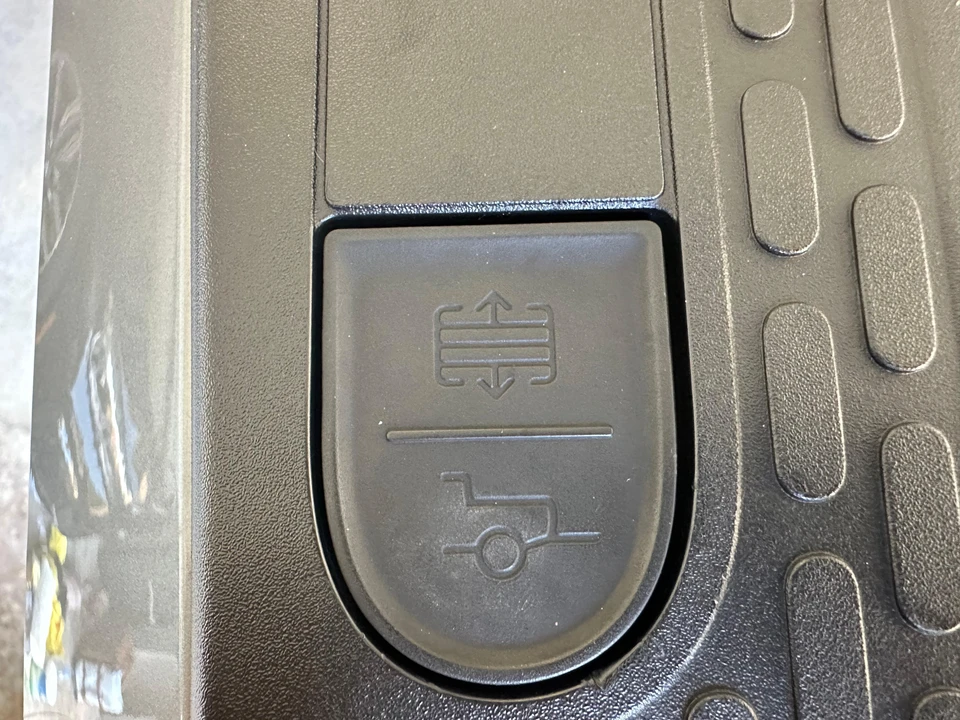 2022 Rivian R1T - Image 24 of 31