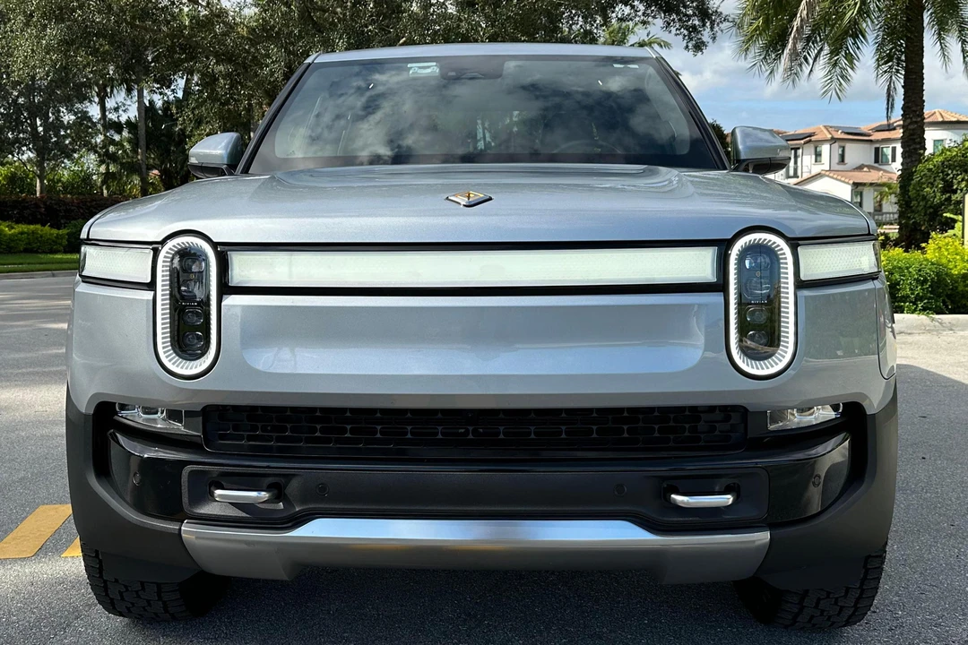 2022 Rivian R1T - Image 2 of 31