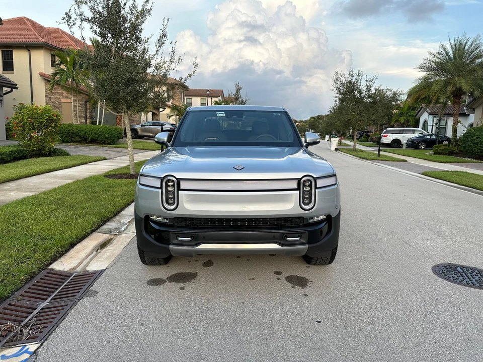2022 Rivian R1T - Image 6 of 31