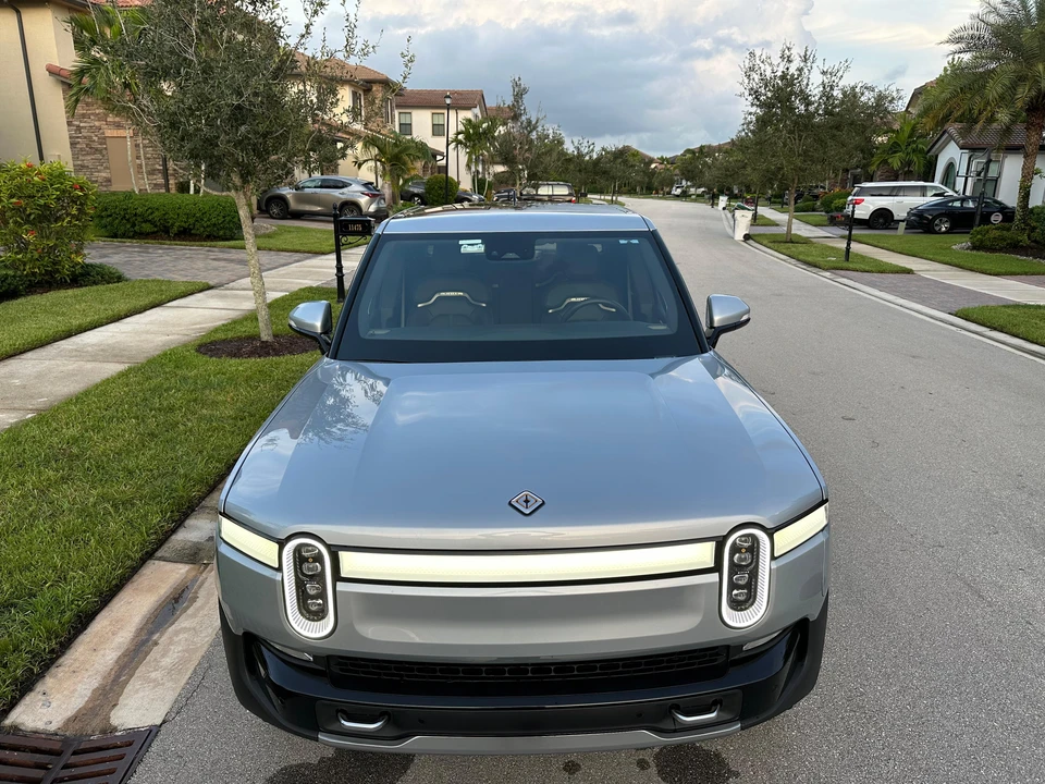 2022 Rivian R1T - Image 8 of 31