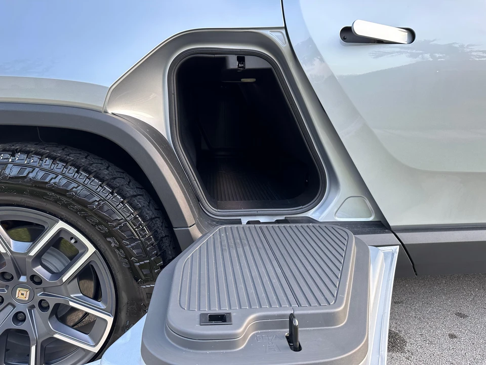 2022 Rivian R1T - Image 29 of 31