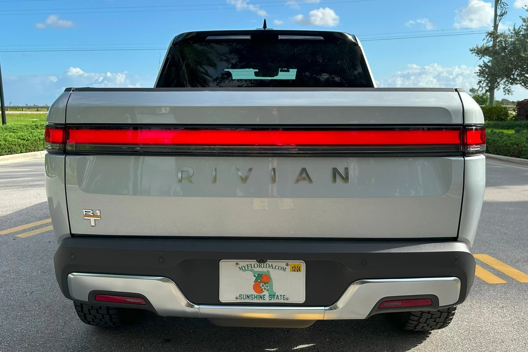 2022 Rivian R1T - Image 5 of 31