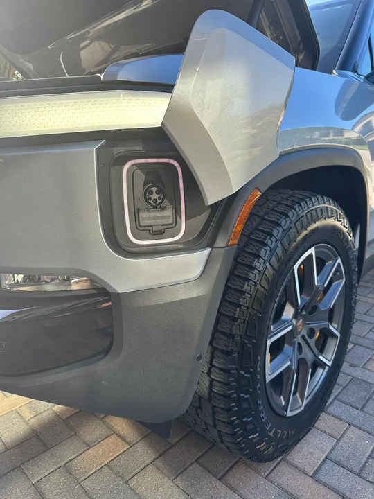 2022 Rivian R1T - Image 20 of 31