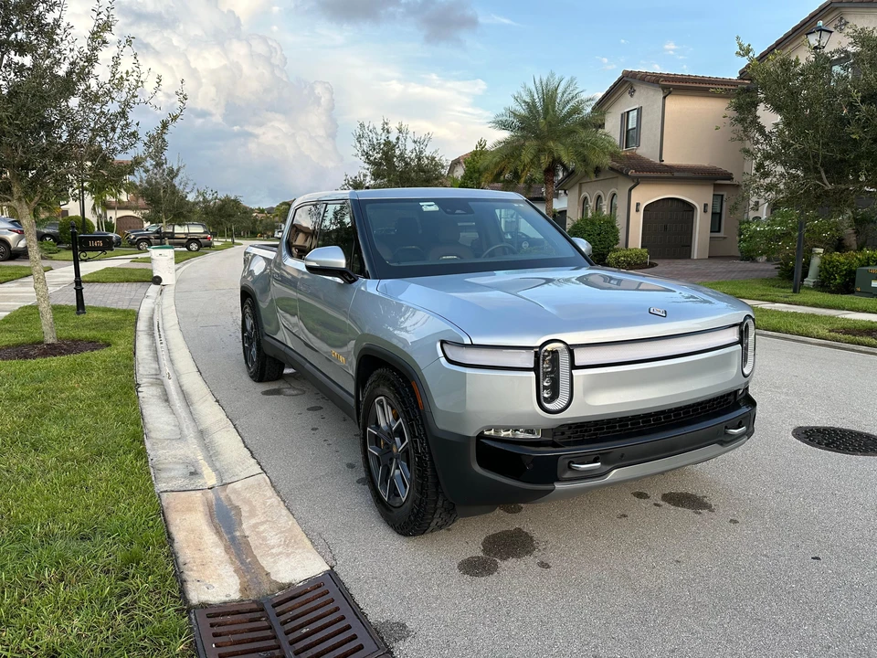 2022 Rivian R1T - Image 19 of 31