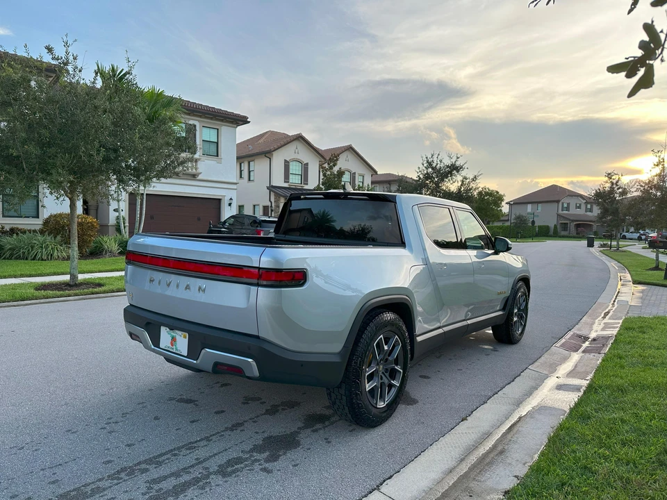 2022 Rivian R1T - Image 16 of 31