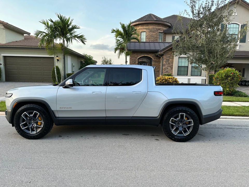 2022 Rivian R1T - Image 10 of 31