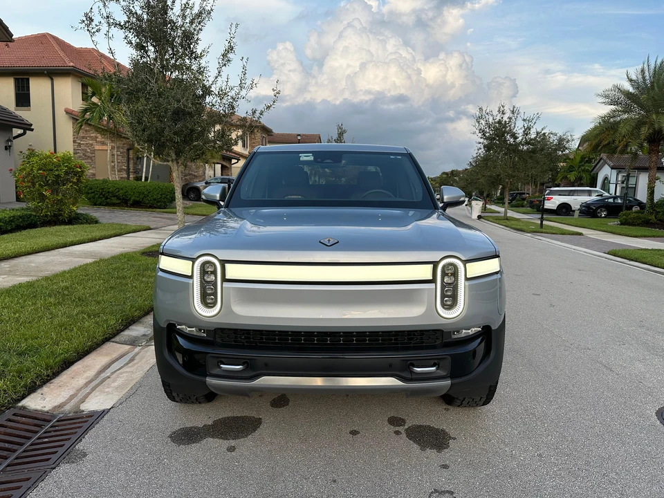 2022 Rivian R1T - Image 7 of 31