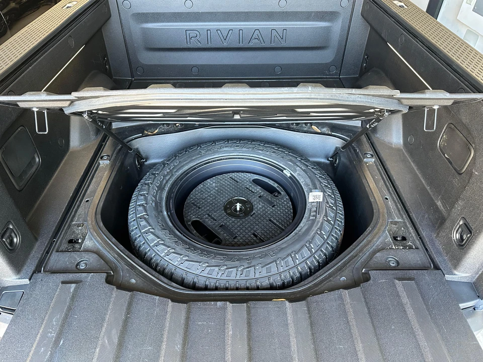 2022 Rivian R1T - Image 23 of 31