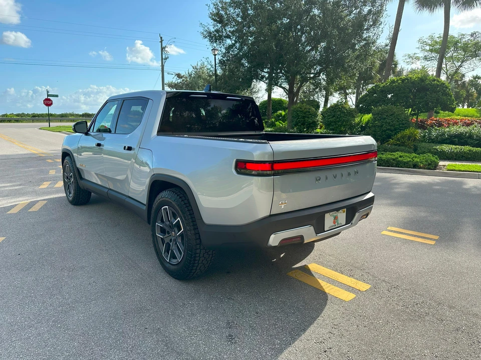 2022 Rivian R1T - Image 12 of 31