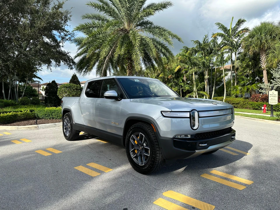 2022 Rivian R1T - Image 18 of 31
