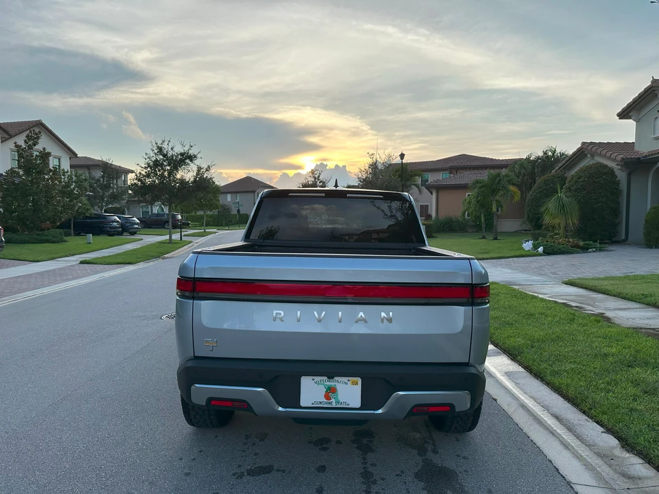 2022 Rivian R1T - Image 14 of 31