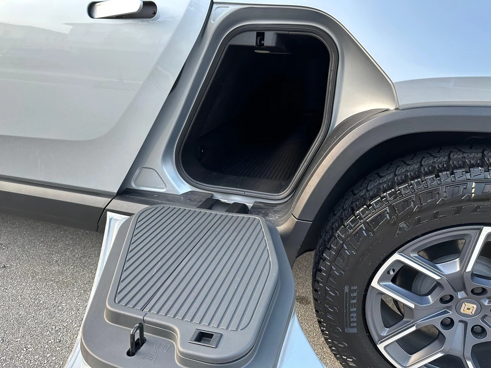 2022 Rivian R1T - Image 27 of 31