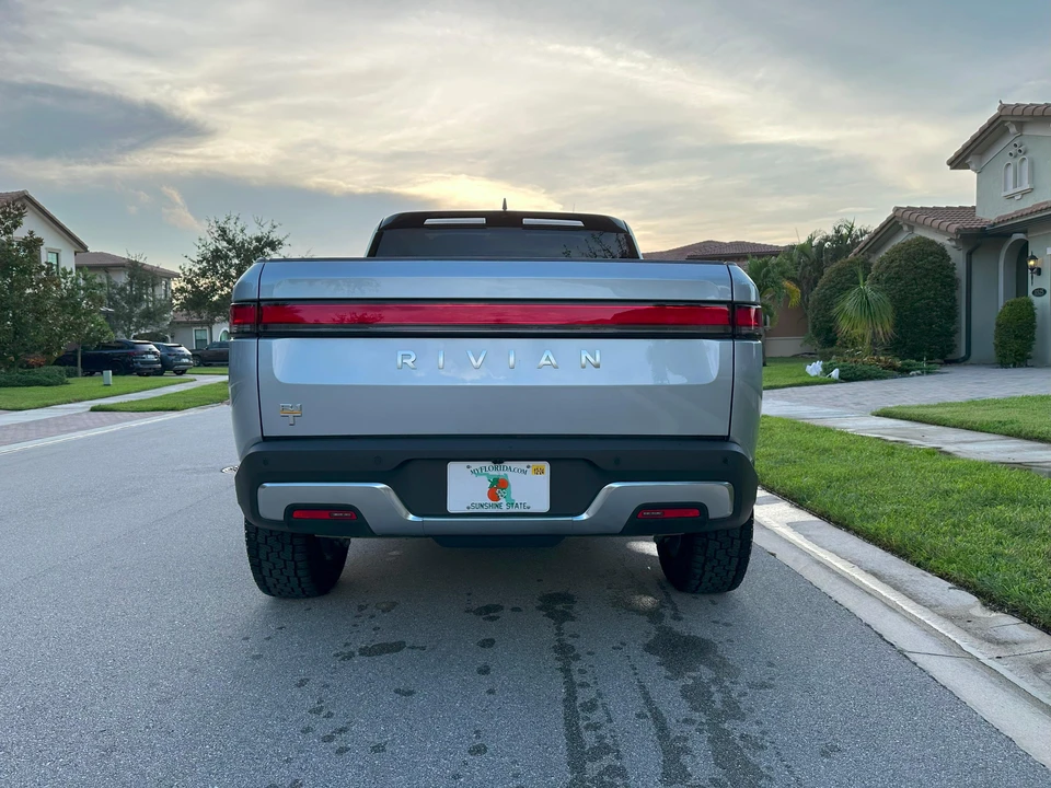 2022 Rivian R1T - Image 15 of 31