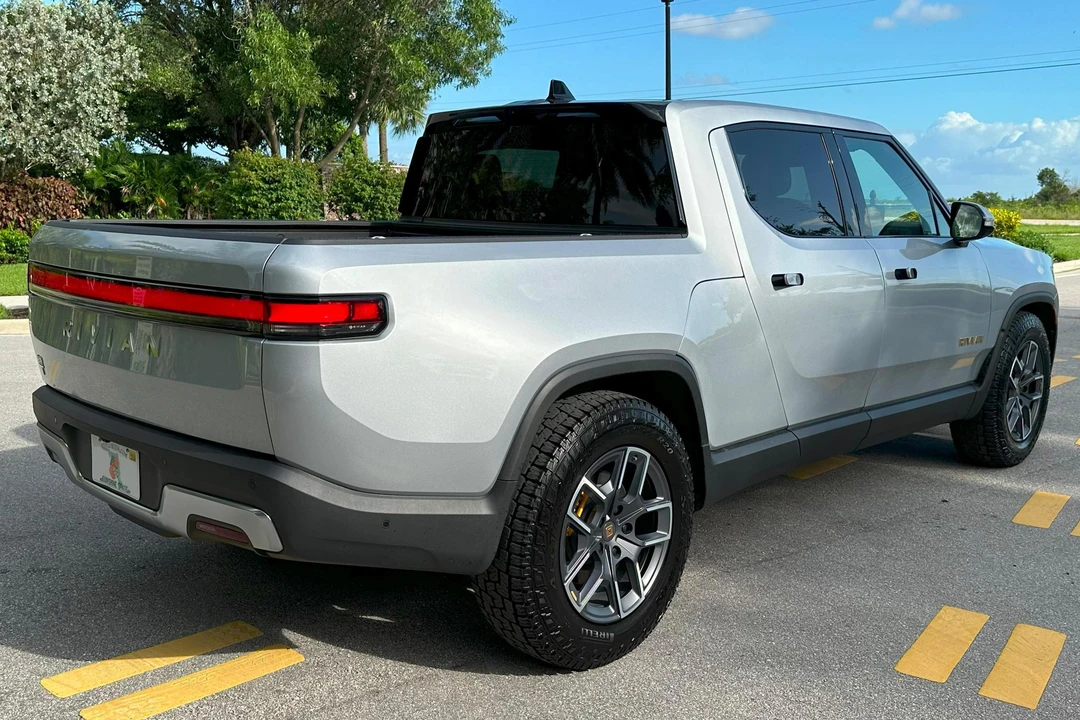 2022 Rivian R1T - Image 4 of 31