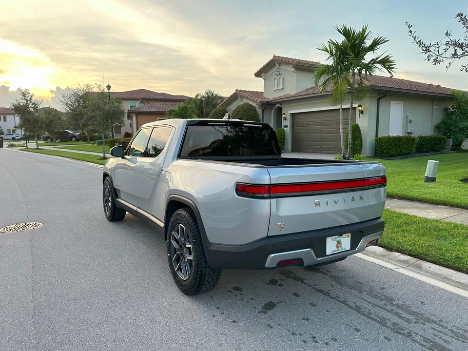 2022 Rivian R1T - Image 13 of 31