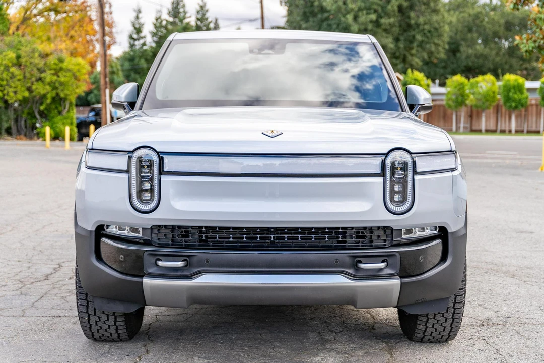 2022 Rivian R1T - Image 2 of 31