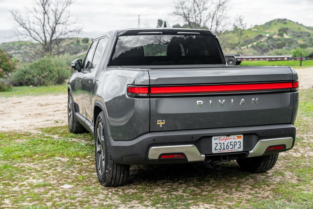 2022 Rivian R1T - Image 15 of 31