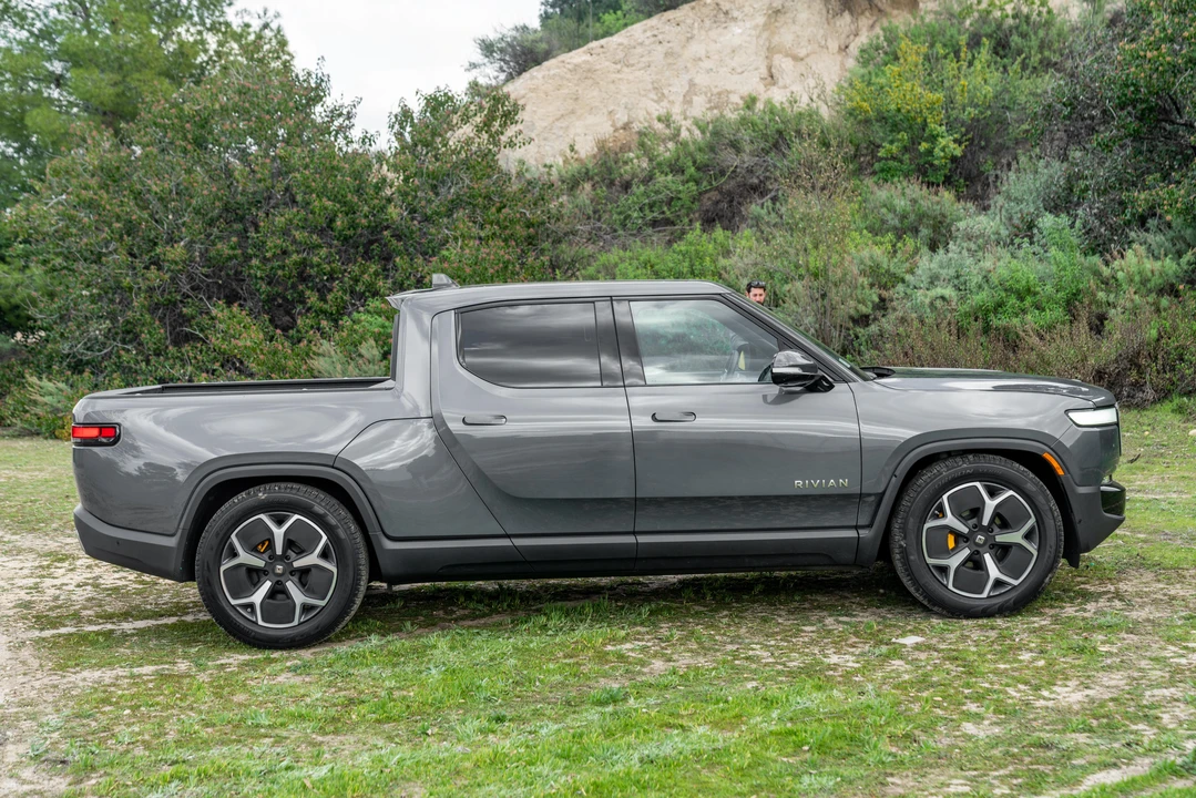 2022 Rivian R1T - Image 24 of 31