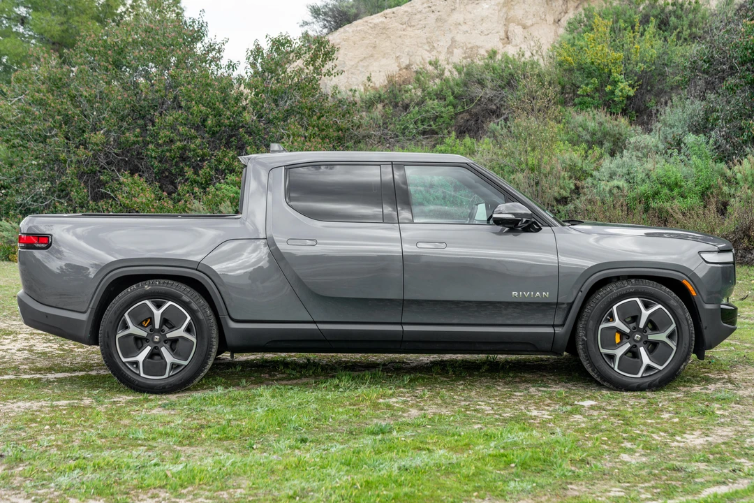 2022 Rivian R1T - Image 3 of 31
