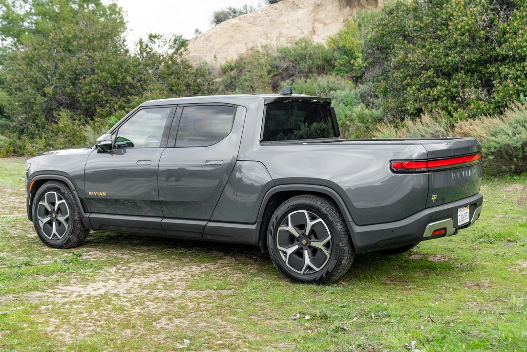 2022 Rivian R1T - Image 14 of 31