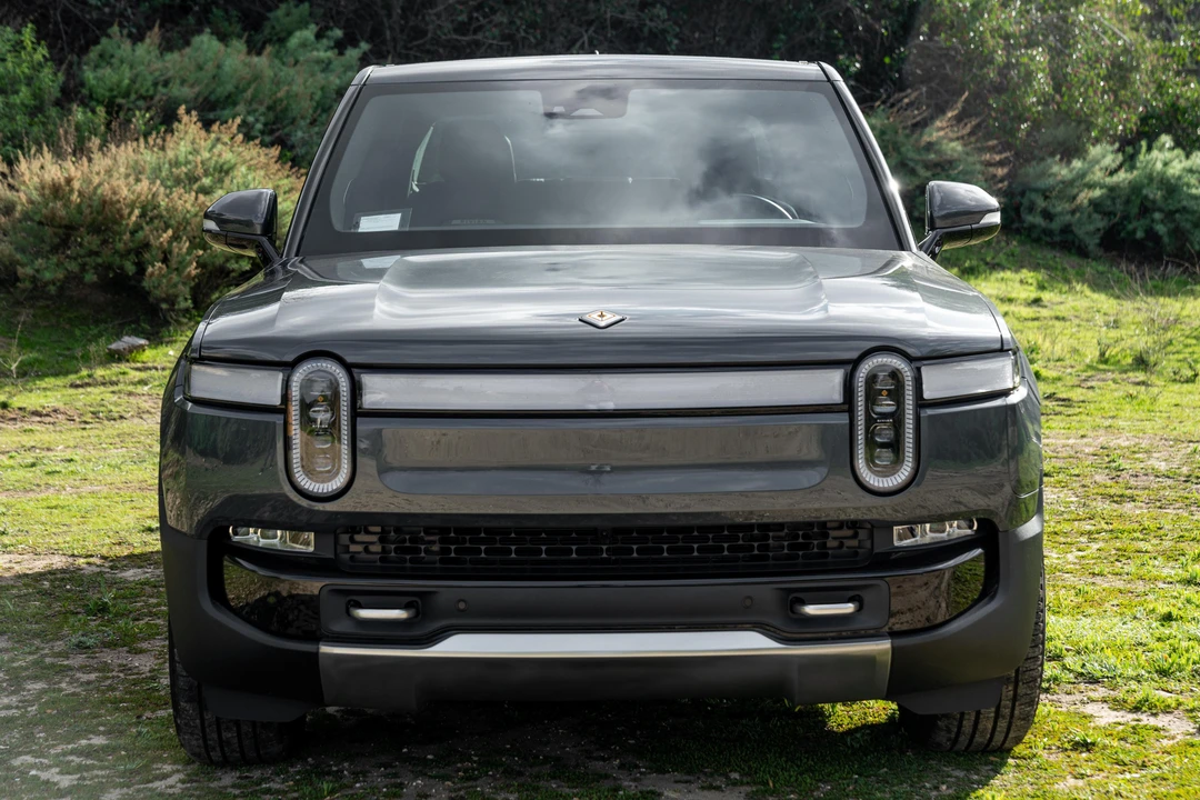 2022 Rivian R1T - Image 2 of 31