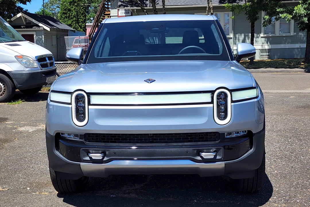 2022 Rivian R1T - Image 2 of 31