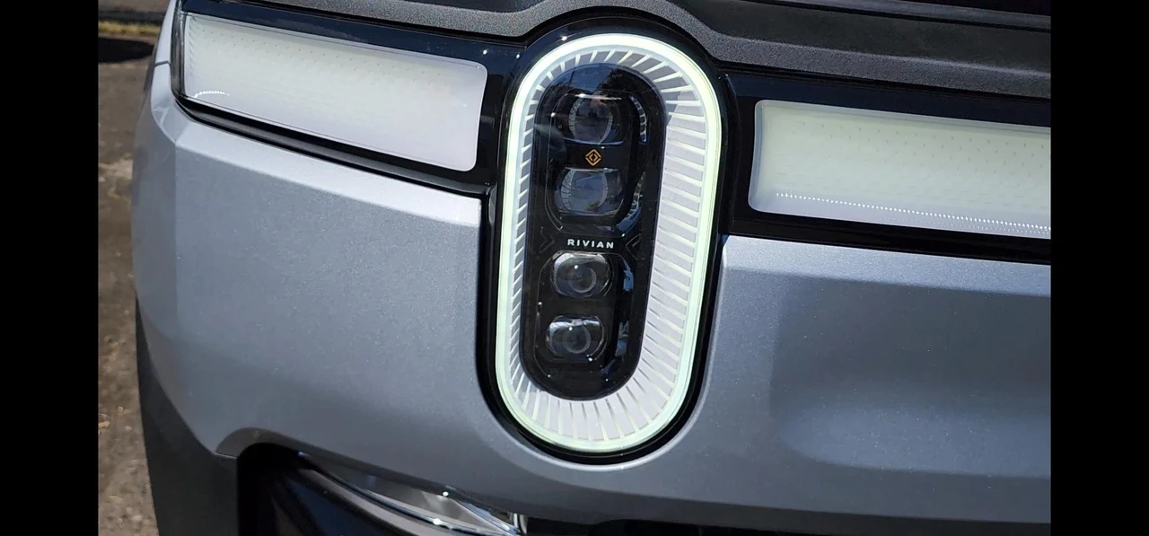 2022 Rivian R1T - Image 16 of 31