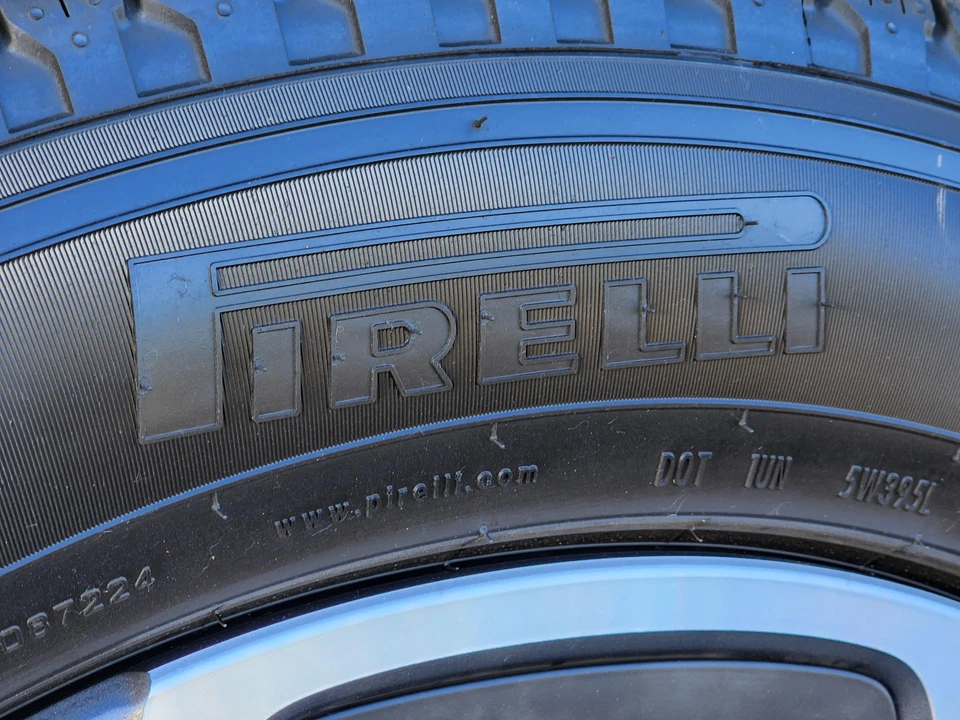 2022 Rivian R1T - Image 30 of 31