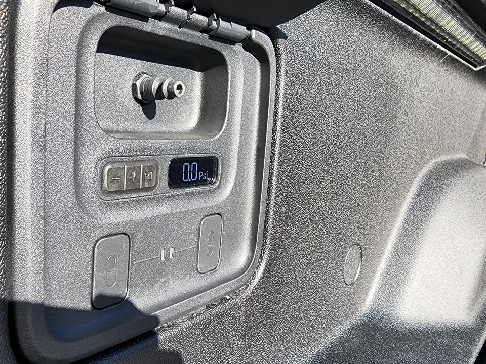 2022 Rivian R1T - Image 24 of 31