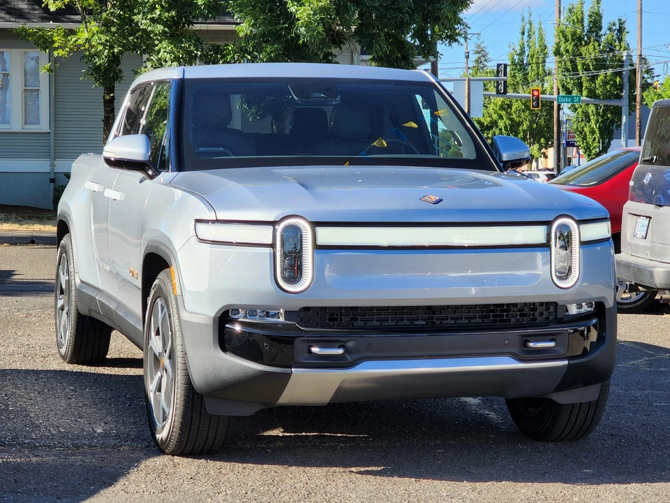 2022 Rivian R1T - Image 15 of 31