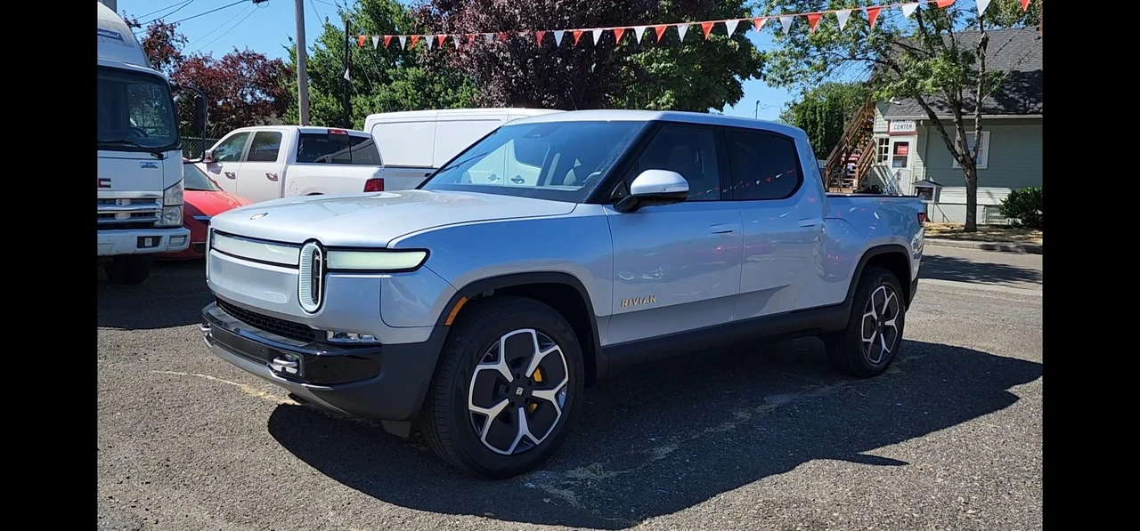2022 Rivian R1T - Image 9 of 31