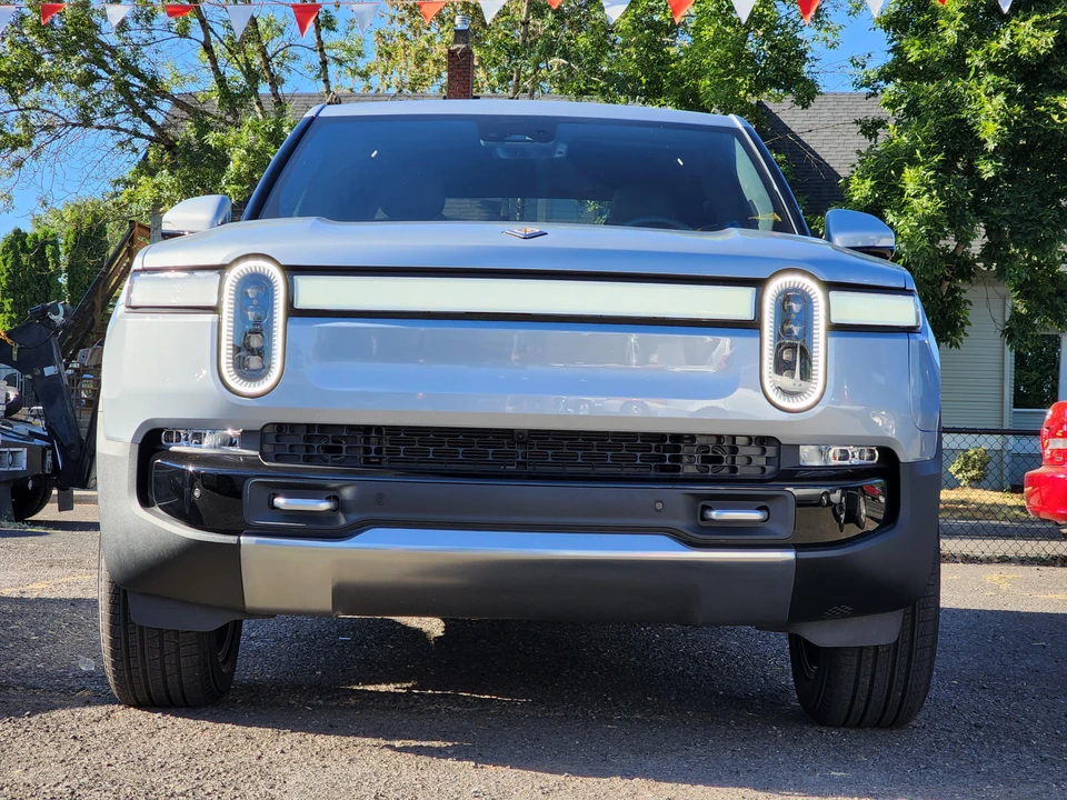2022 Rivian R1T - Image 7 of 31