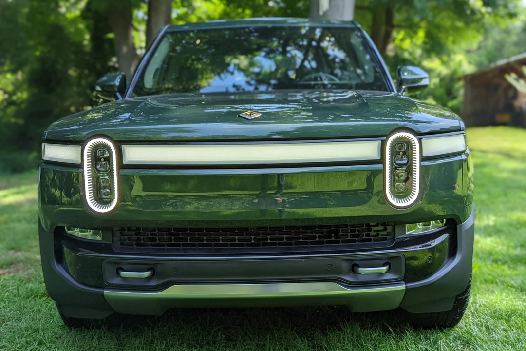 2022 Rivian R1T - Image 2 of 31