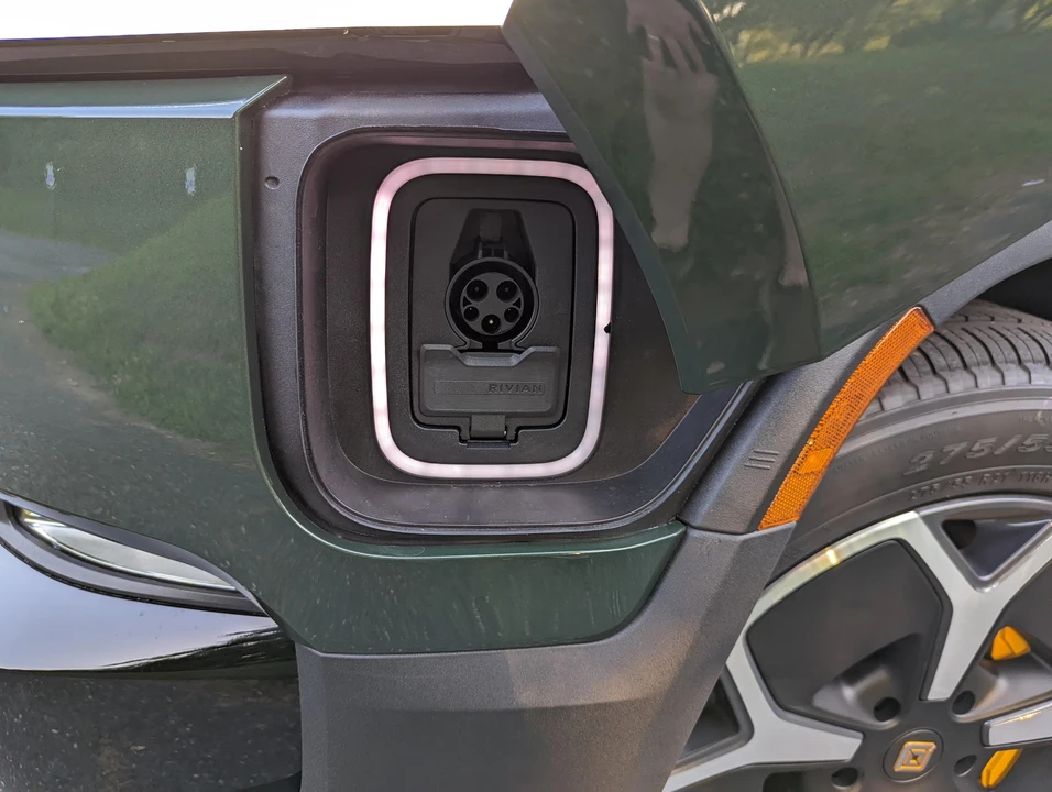 2022 Rivian R1T - Image 23 of 31