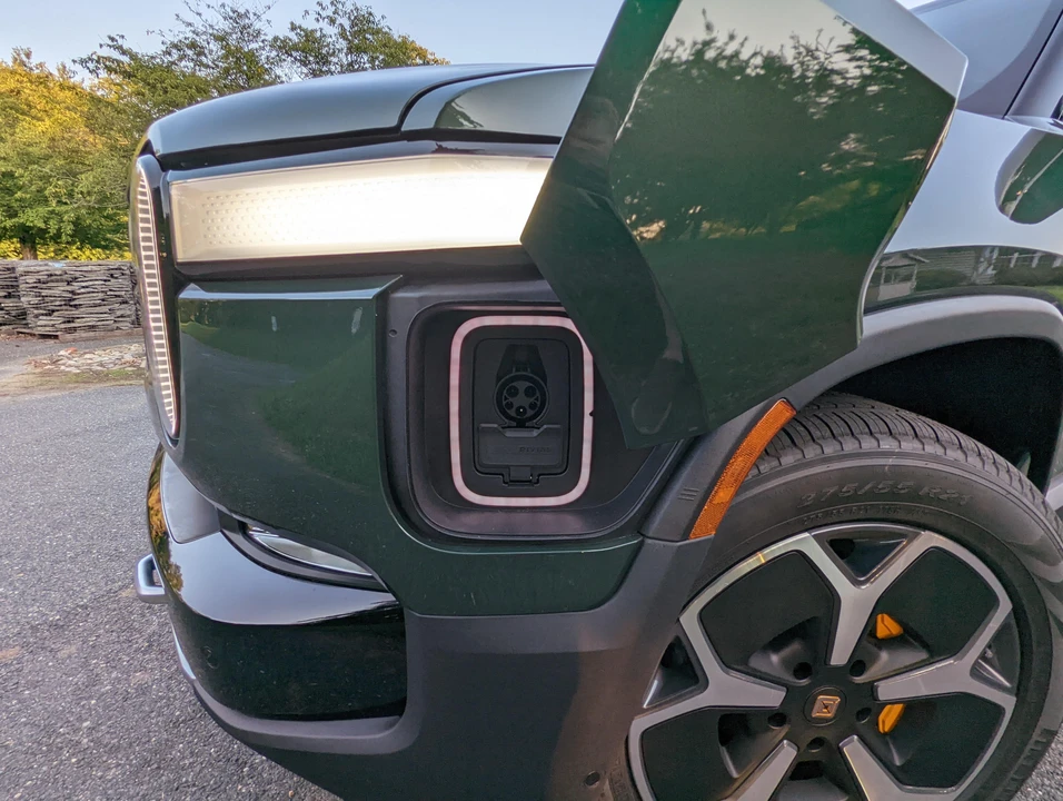 2022 Rivian R1T - Image 22 of 31