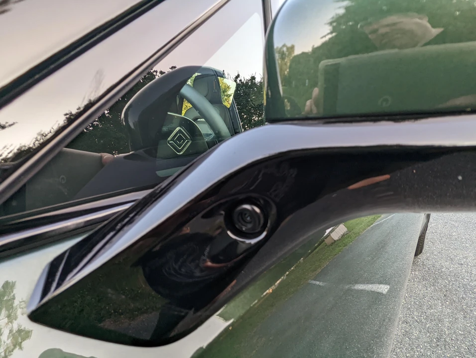 2022 Rivian R1T - Image 25 of 31