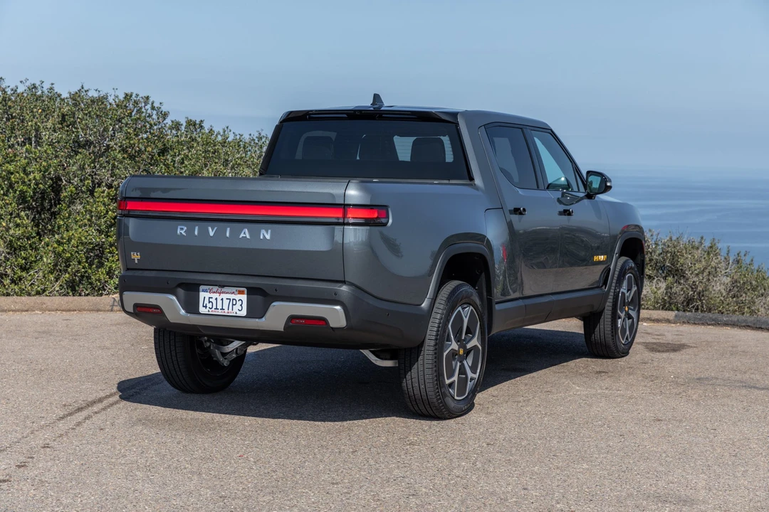 2022 Rivian R1T - Image 7 of 31