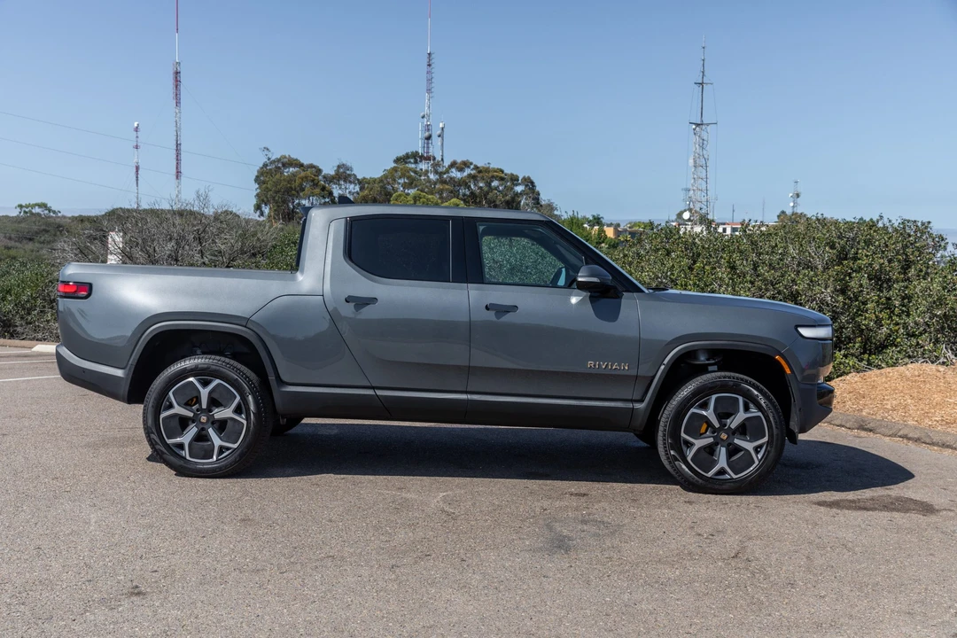 2022 Rivian R1T - Image 6 of 31