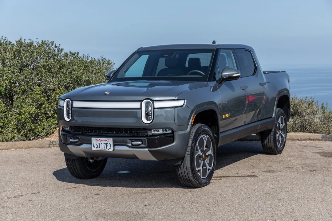 2022 Rivian R1T - Image 2 of 31